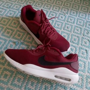 Bergubdy Nike Air Sneakers - size 9.5